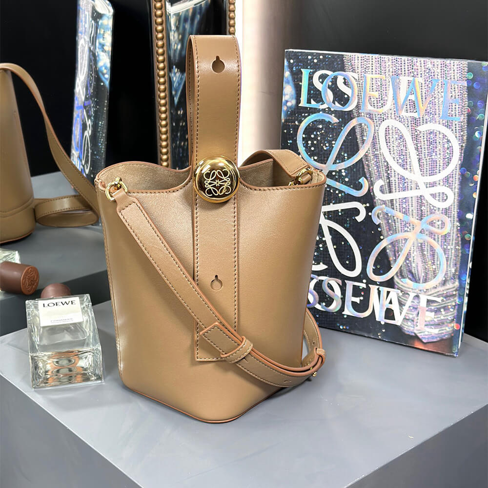 LOEWE Mini Pebble bucket in smooth calfskin(high-end grade)