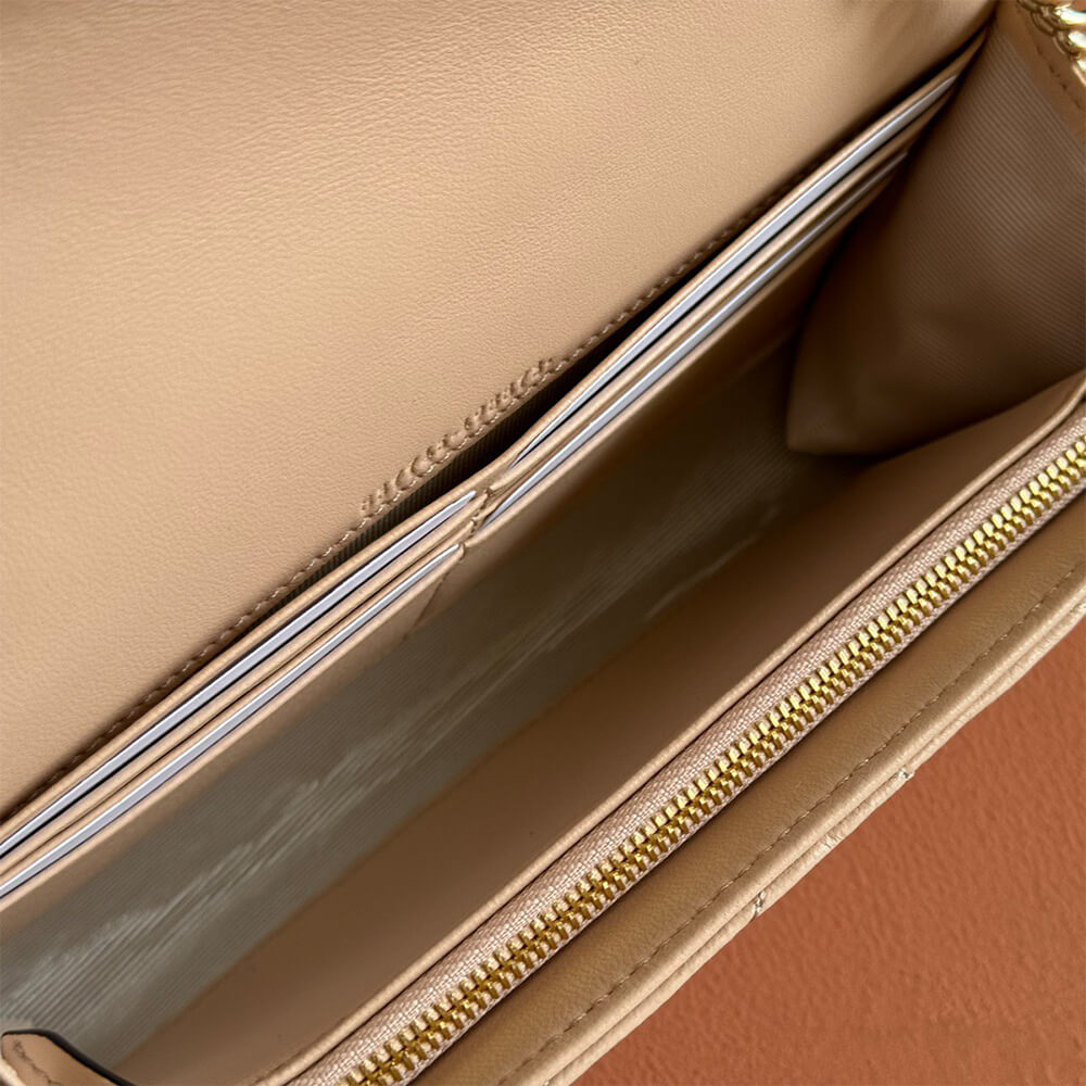 GG Marmont wallet on chain