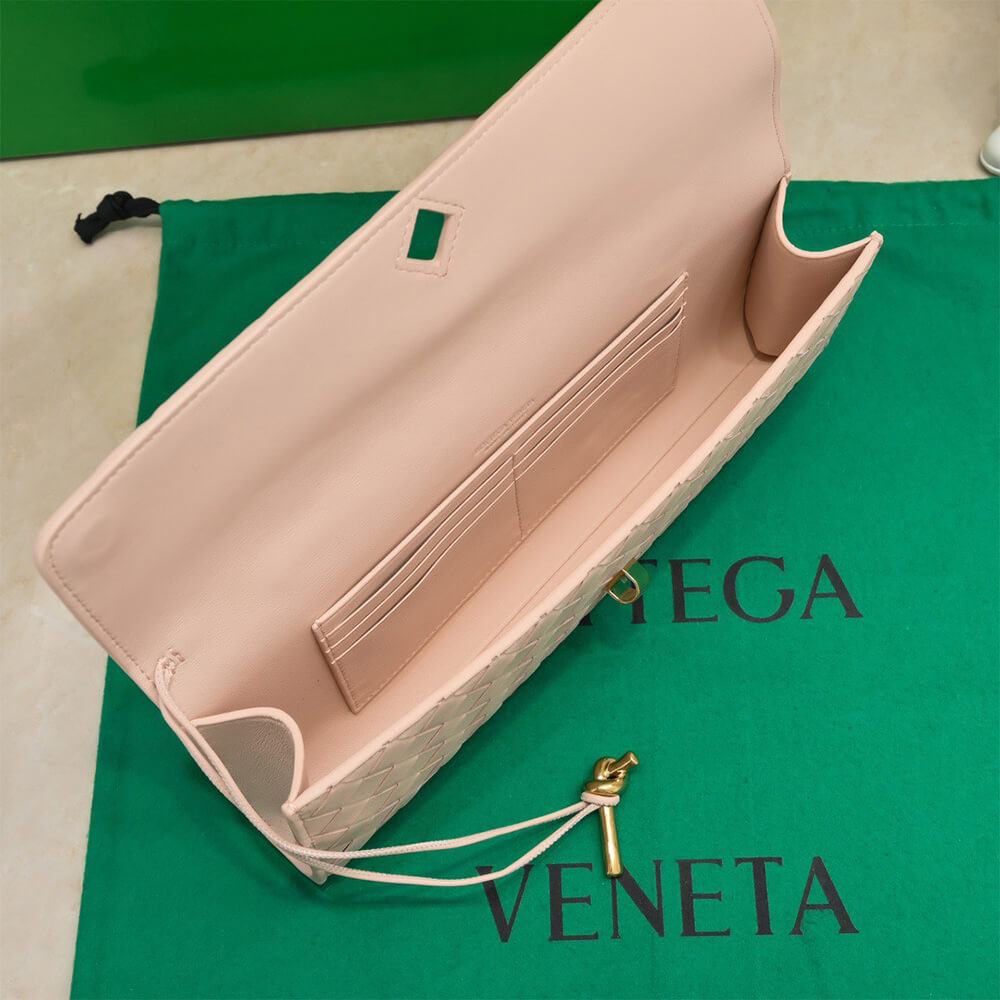 Bottega Veneta Andiamo Clutch(HIGH-END GRADE)